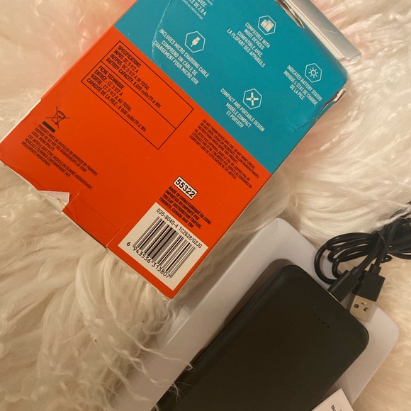 Brand New Mobile Power Bank( packaging open/broken) 8000 Mah!! - Picture 2 of 4